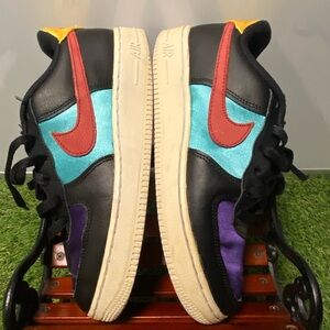 NIKE AIR FORCE 1LV8 EMB (GS)
“NBA”Multicolor